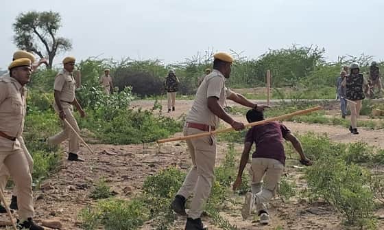 लाठीचार्ज।