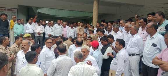 locks put on tehsildar office and court