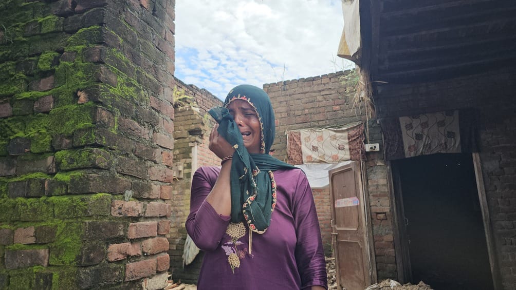 The roof of three houses collapsed due to rain, elderly and children were buried