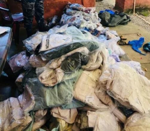 Siddharthnagar News: Branded clothes worth nine lakhs seized at the border... were being smuggled to Nepal