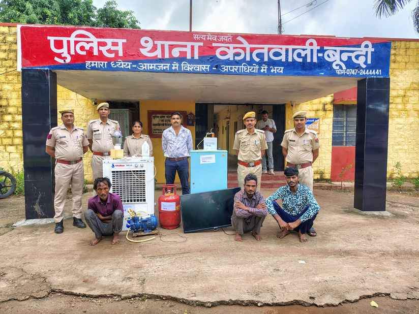 पुलिस की गिरफ्त में आरोपी।