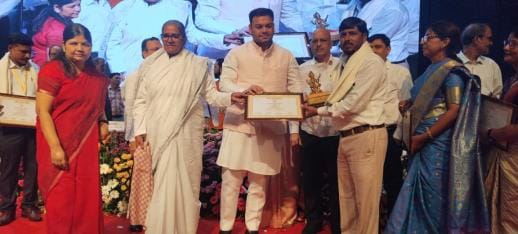 Siddharthnagar News : Mustan Sherullah was awarded the State Teacher Award