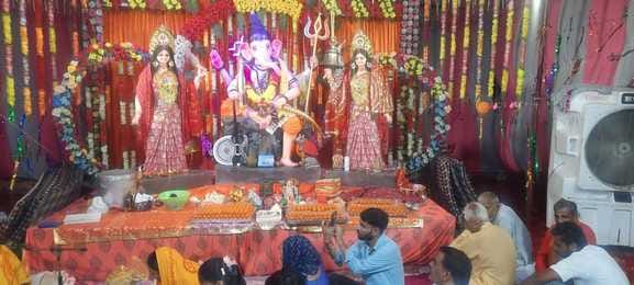 Ganpati Bappa was praised in the bhajan evening
