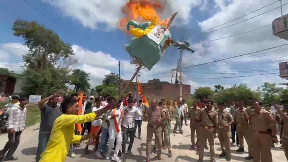 ABVP workers burnt the effigy of Om Prakash