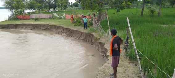 Flood wreaks havoc in 50 villages of Dhaurahra, 30 thousand population affected