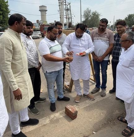 Public toilets will be built in posh colonies with 35 lakhs, work started in Sector-13 and Ward-17