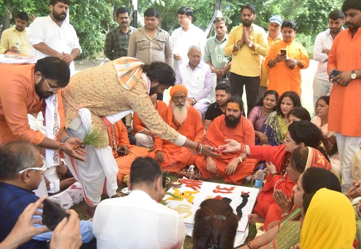Disruption in the ground worship of Jagadguru Rambhadracharya's story, uproar