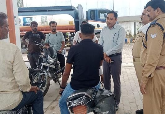 Helmets ignored at petrol pumps in rural areas