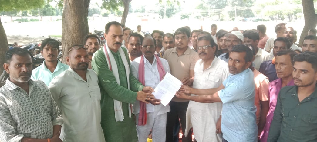 SP's support to the agitating workers of cooperative sugar mill