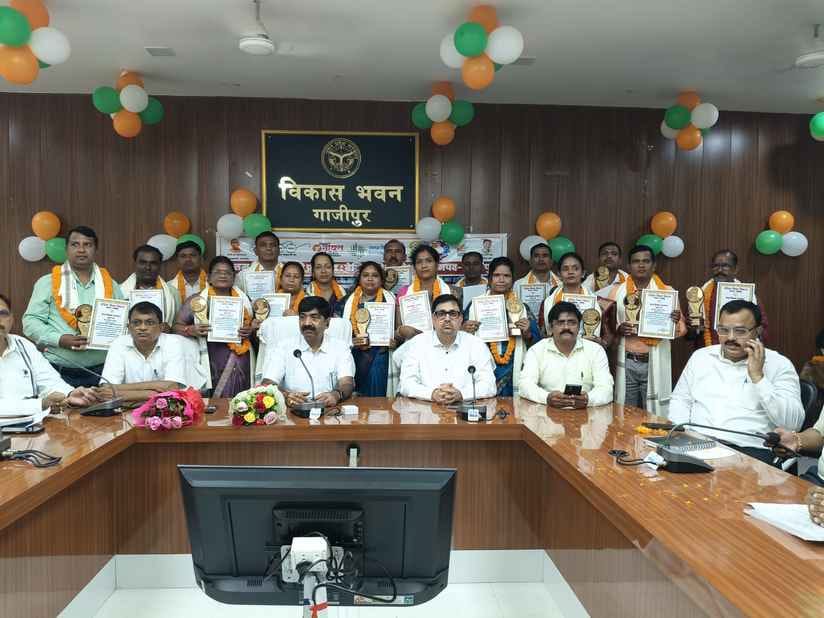 33 teachers honored for better teaching