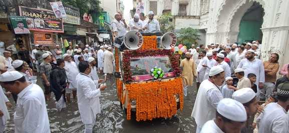 The arrival of the government echoed the slogan of 'Marhaba'...