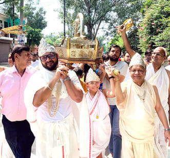 Jain community took out the palanquin of God on Anant Chaturdashi