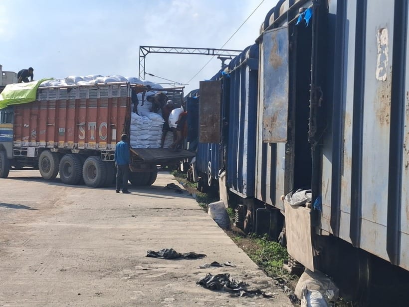 Babhanan's sugar will add sweetness to Bihar, racks of 27 thousand quintals are being loaded
