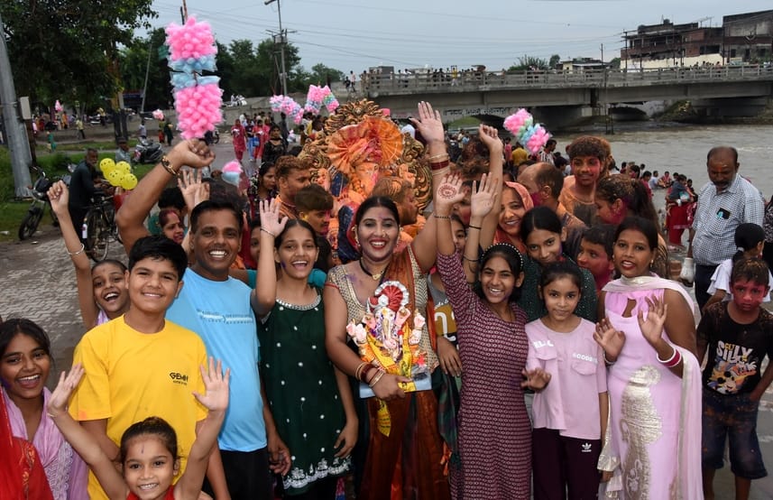 Ganesh festival concluded, idol immersed in Eastern Yamuna Canal