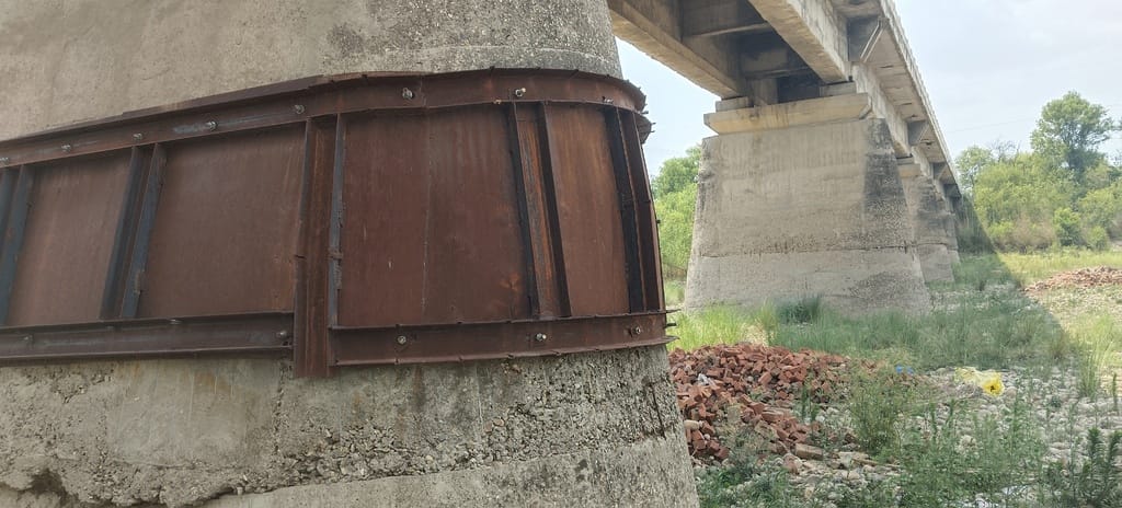 The main bridge of Badsala village is in danger, 15 thousand population of six villages affected