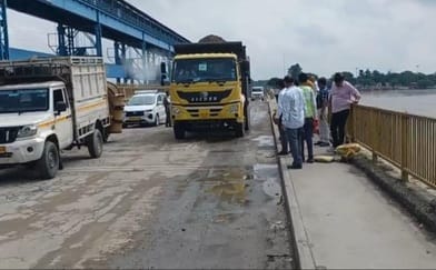 Trial conducted for movement of heavy vehicles on Bijnor Barrage