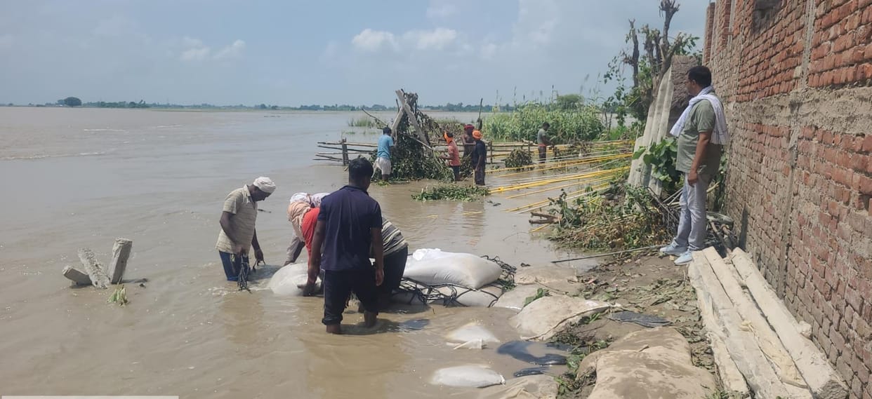 Gorakhpur News: Erosion of Saryu river intensifies in three villages, Gyankol village declared submerged