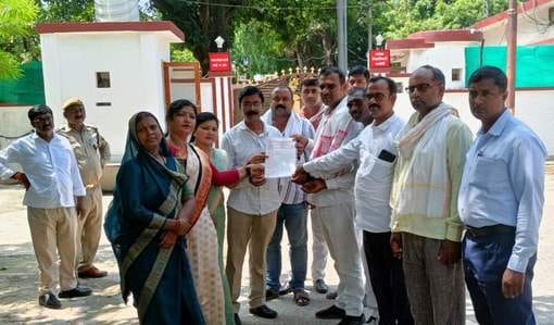 Shikshamitras submitted a memorandum to the DM