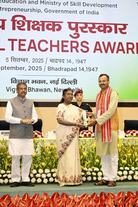 Dr. Amit received the National Award to Teachers