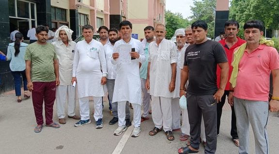 Crops of farmers of seven villages were destroyed due to rain, now the only hope is compensation