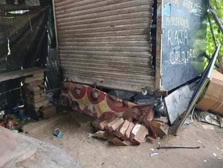 Shutters of 4 shops were broken and theft was committed in Sonkh