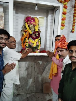Ganapati was installed in the temple with the melody of Shehnai and drums