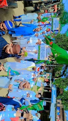 Jalsa-e-Mohammadi took place amidst Naat-o-Kalam and flowers were showered