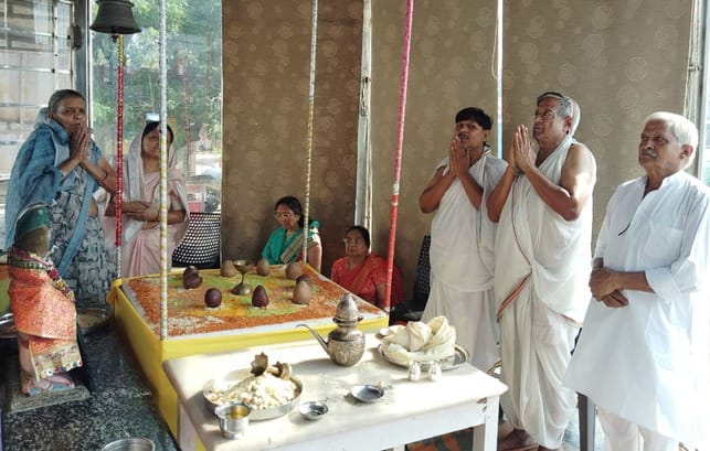 Worship of the best Akinchanya religion was done on the Dashalakshana festival