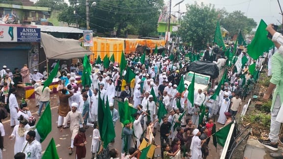 Procession taken out on Eid-e-Miladunnabi, message of peace given