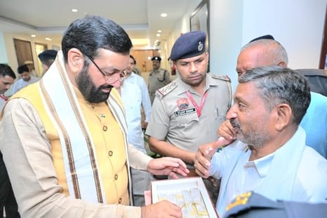 The shopkeeper expressed his gratitude for getting help from the government