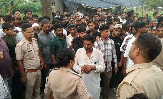 Seven booked for murder after road blockage