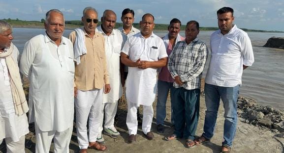 Government should give farmers the right to extract sand from their fields: Sanju