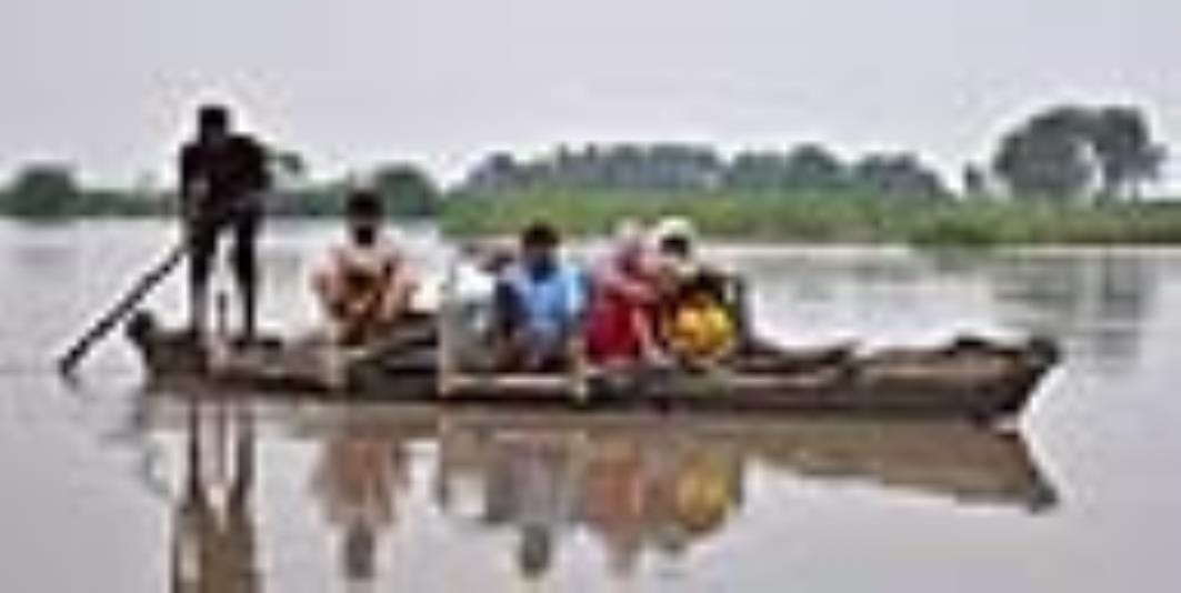 Water entered the houses, people living on the roofs....day and night are passing by eating bread