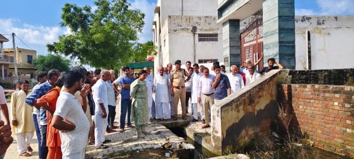 The administration removed the encroachment from the pond in Aryanagar for drainage.