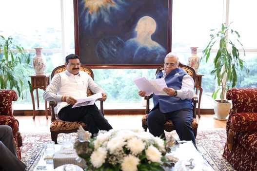 Minister of State met the Chairman of Hinduja Group and invited him for investment