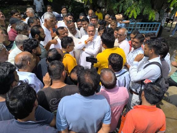 The restraint broke over waterlogging... People protested due to the lack of drainage.