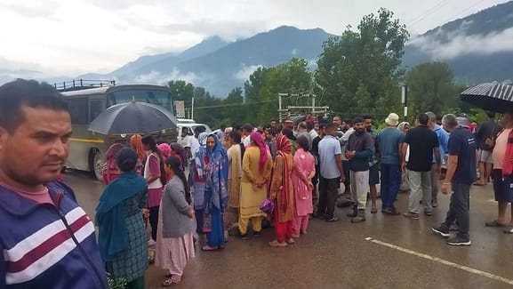 Villagers' anger erupted in Jard, four-lane road blocked for two hours