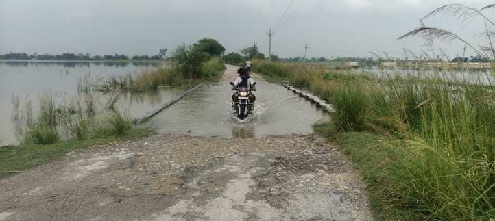 Saryu in furious form... 32 villages surrounded by flood