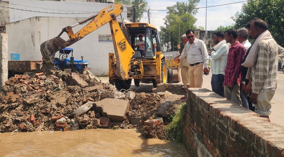 Marketing Board made concrete arrangements to deal with waterlogging in Babain Grain Market