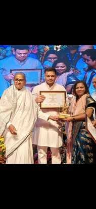 Teacher Varsha Saxena honored with State Award