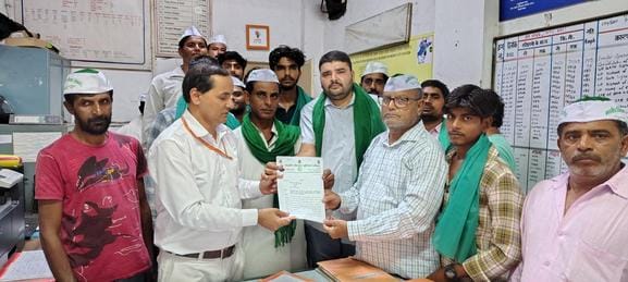 Gave memorandum to station master