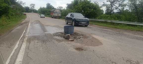Vehicle tyres burst in a pothole on the highway in Nihari, two bike riders injured