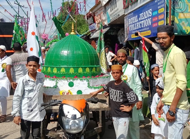 Echoes of 'Marhaba-Marhaba' arose in the procession of Mohammadi