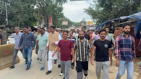 Anger grew due to water crisis and death of a youth, people took to the streets