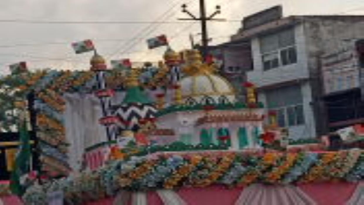 A glimpse of Hindu-Muslim unity was seen in the procession