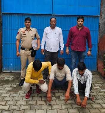Three arrested including two real brothers for stealing tubewell motor and cable from the fields, five incidents revealed