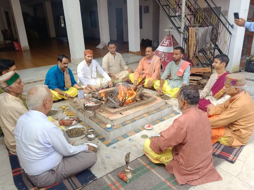 Hawan for world peace at Shiv Mandir Sarkaghat