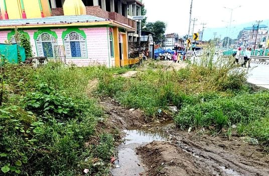 People are troubled by garbage near Ram Mandir in Canada