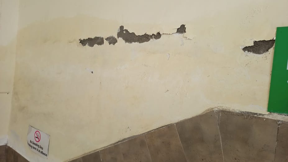 Water is leaking in the hospital, preparations are being made to paint it with an expenditure of one crore