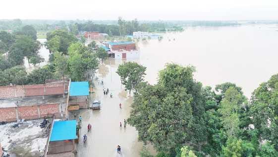 Water filled in the low lying areas of the city, people started evacuating their houses